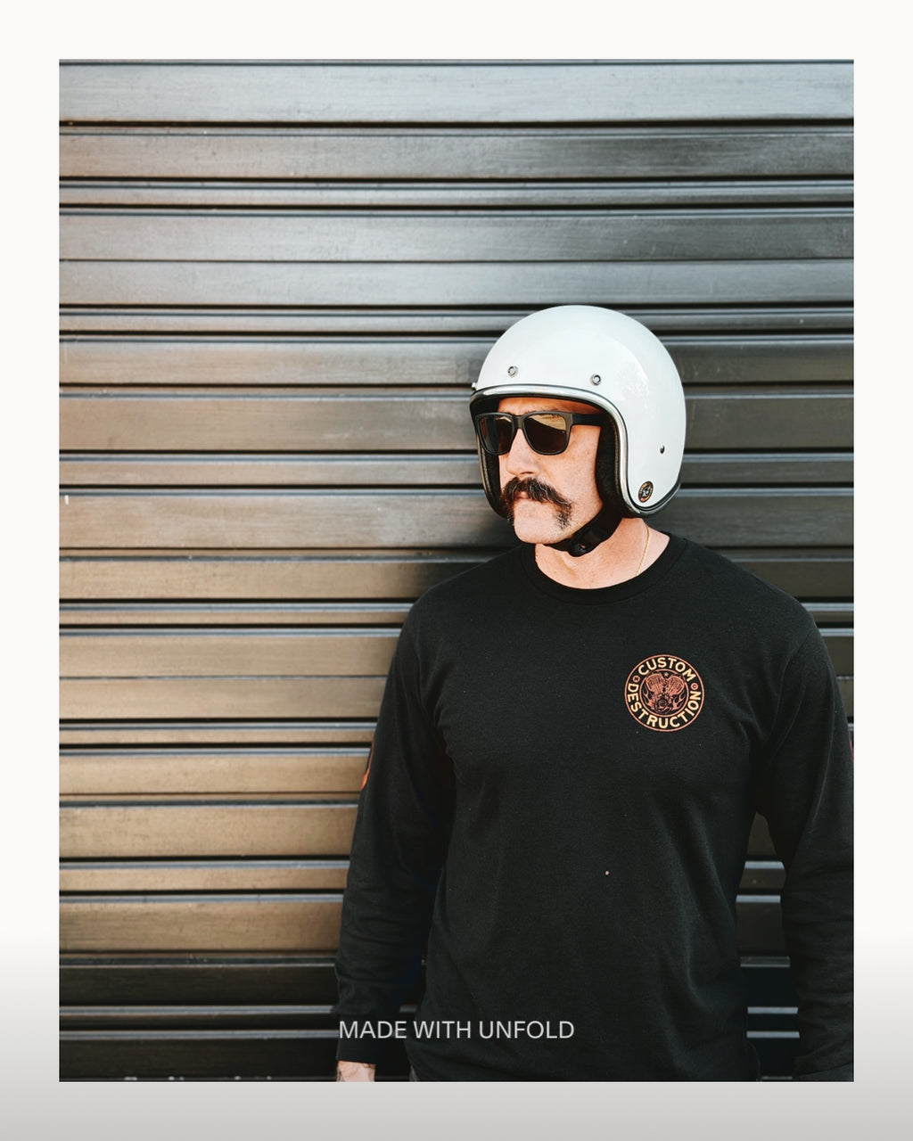 GLOSS WHITE WITH CHROME TRIM